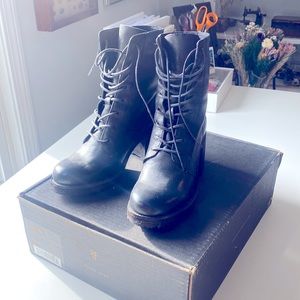 Frye Karen combat 6.5. Unworn condition